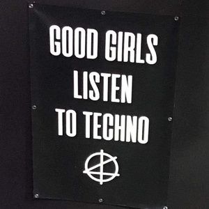 Meet your Posher, Omis